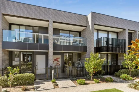 Property photo of 28 Harbourside Drive Rippleside VIC 3215