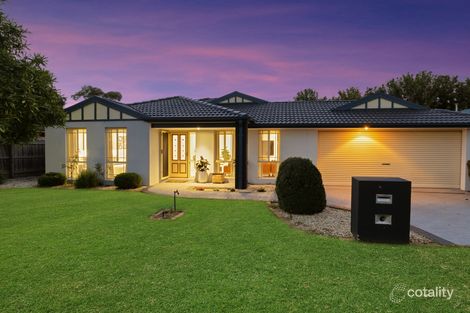 Property photo of 2 Larne Close Berwick VIC 3806