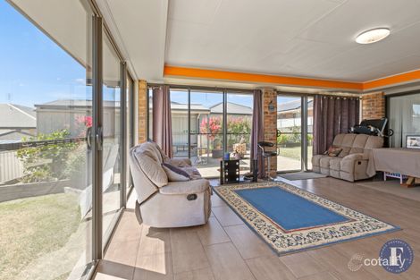 Property photo of 10 Settlers Place Young NSW 2594