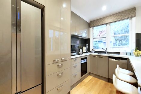 Property photo of 18 Bentley Street Surrey Hills VIC 3127