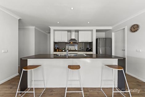 Property photo of 4 Farmdale Road Pakenham VIC 3810