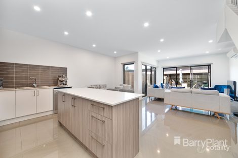 Property photo of 8 Bago Walk Wollert VIC 3750