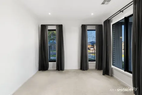 Property photo of 2 Razorbill Terrace Werribee VIC 3030