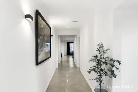 Property photo of 2 Razorbill Terrace Werribee VIC 3030