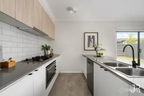 Property photo of 38 Marlborough Road Berwick VIC 3806