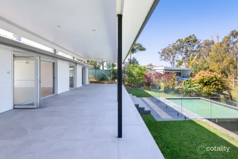 Property photo of 2 Penguin Parade Burleigh Waters QLD 4220