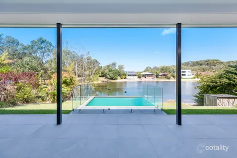 2 PENGUIN PDE, BURLEIGH WATERS, QLD 4220