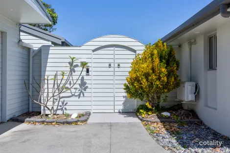 Property photo of 2 Penguin Parade Burleigh Waters QLD 4220