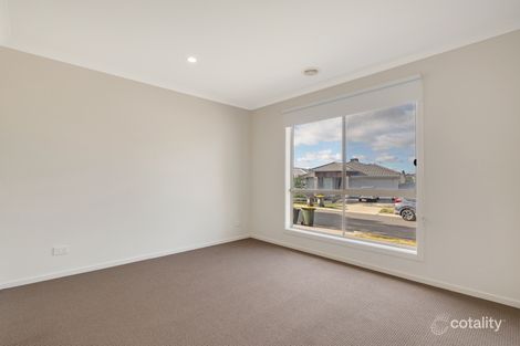Property photo of 10 Comfort Road Roxburgh Park VIC 3064