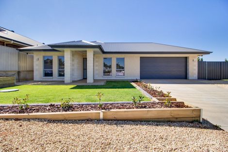2 Ian Dr, Paringa, SA 5340