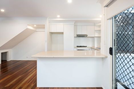 Property photo of 2/27 Fifth Avenue Sandgate QLD 4017