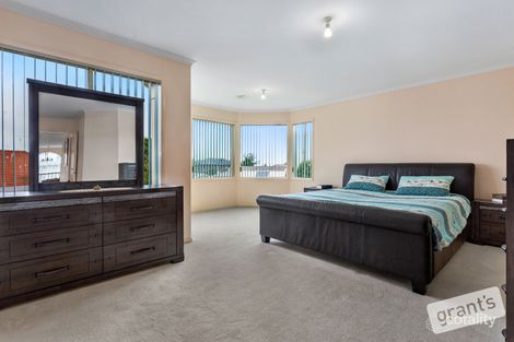 Property photo of 27 Mayfair Crescent Narre Warren VIC 3805
