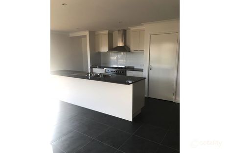 Property photo of 2 Rivertown Grove Cobram VIC 3644