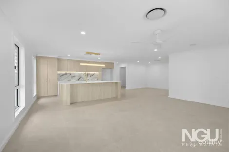Property photo of 17 Greenlink Street Deebing Heights QLD 4306