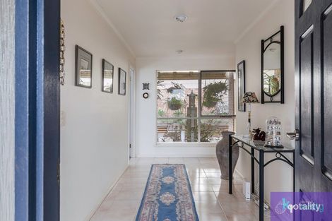 Property photo of 11 Crossing Road Aberfoyle Park SA 5159