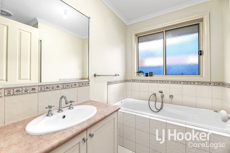 Property photo of 12 River Red Grove Pakenham VIC 3810