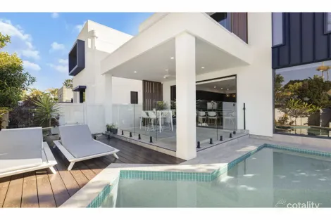 Property photo of 1A Winterhaven Key Broadbeach Waters QLD 4218