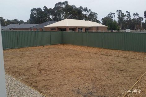 Property photo of 16 Symbester Crescent Eaglehawk VIC 3556