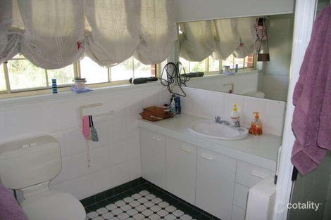 Property photo of 70 Mountjoy Terrace Wynnum QLD 4178