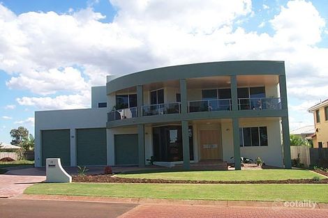 11 The Boulevard, Redland Bay, QLD 4165