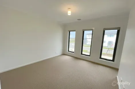 Property photo of 17 Caravan Parade Berwick VIC 3806