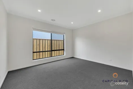 Property photo of 7 Lynwood Drive Beveridge VIC 3753