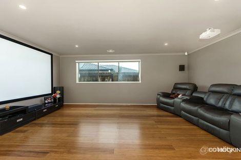 Property photo of 30 Balmain Circuit Taylors Hill VIC 3037
