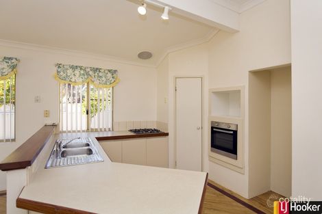 Property photo of 2 Willmott Close Halls Head WA 6210