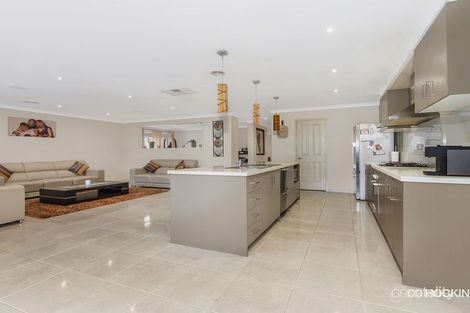 Property photo of 30 Balmain Circuit Taylors Hill VIC 3037