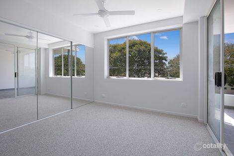 Property photo of 2/82 Kitchener Street Coorparoo QLD 4151