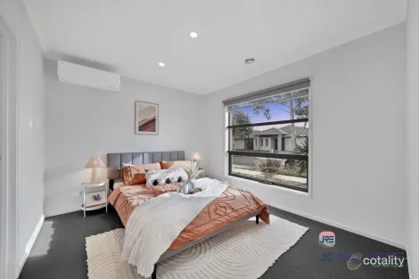 Property photo of 16 Macalister Grove Cobblebank VIC 3338