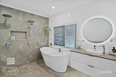 Property photo of 2 Heron Close Kewarra Beach QLD 4879