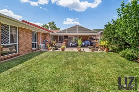 10 Codford Pl, Chapel Hill, QLD 4069