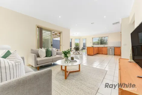 Property photo of 24 Erica Close Endeavour Hills VIC 3802