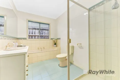 Property photo of 24 Erica Close Endeavour Hills VIC 3802