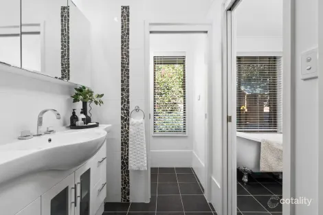 Property photo of 18 Coolawin Circle Narara NSW 2250