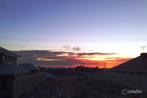 Property photo of 12 Seascape View Yangebup WA 6164