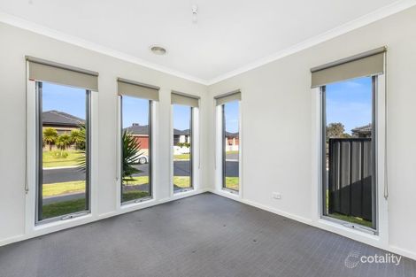 Property photo of 31 Connewara Crescent Clyde North VIC 3978