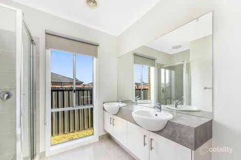 Property photo of 31 Connewara Crescent Clyde North VIC 3978