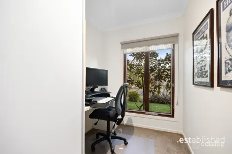 Property photo of 8 Metcalf Way Point Cook VIC 3030