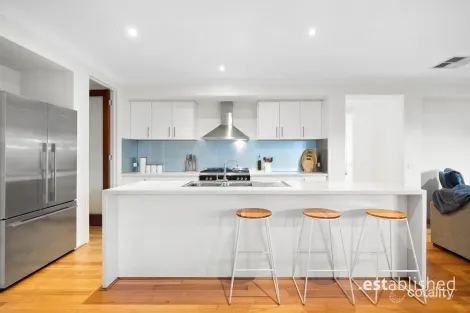 Property photo of 8 Metcalf Way Point Cook VIC 3030