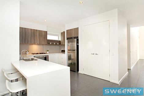 Property photo of 6 Meyers Lane Caroline Springs VIC 3023