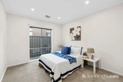 Property photo of 100 Hummingbird Boulevard Tarneit VIC 3029