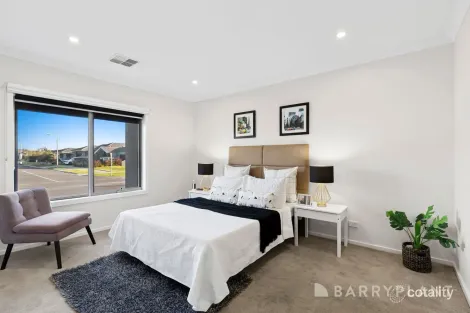 Property photo of 100 Hummingbird Boulevard Tarneit VIC 3029