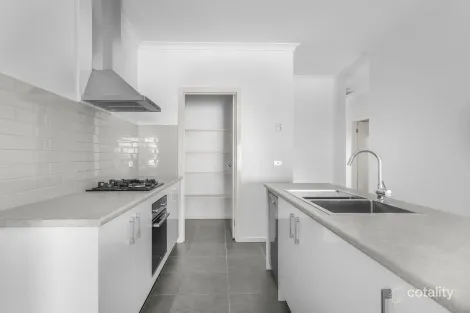 Property photo of 52 Cranberry Crescent Manor Lakes VIC 3024