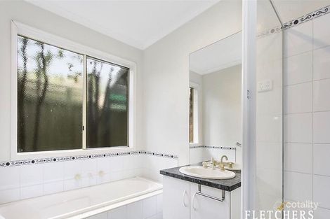 Property photo of 28 Masterton Place Cranbourne East VIC 3977