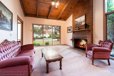 Property photo of 10 Larool Avenue St Helena VIC 3088