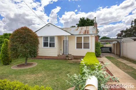 Property photo of 11 Scherger Place Mount Austin NSW 2650