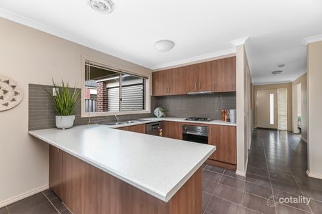 Property photo of 72 Gallery Way Pakenham VIC 3810