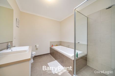 Property photo of 13 Westphalian Rise Clyde North VIC 3978